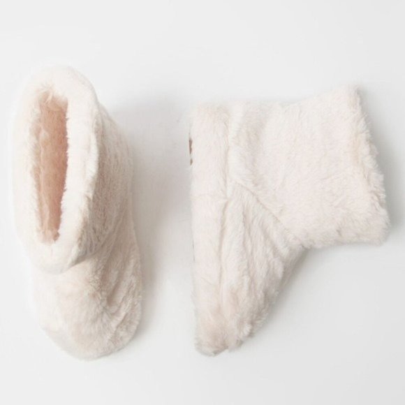 White cream warm cozy fuzzy booties ankle boots slippers slip on - Picture 3 of 8